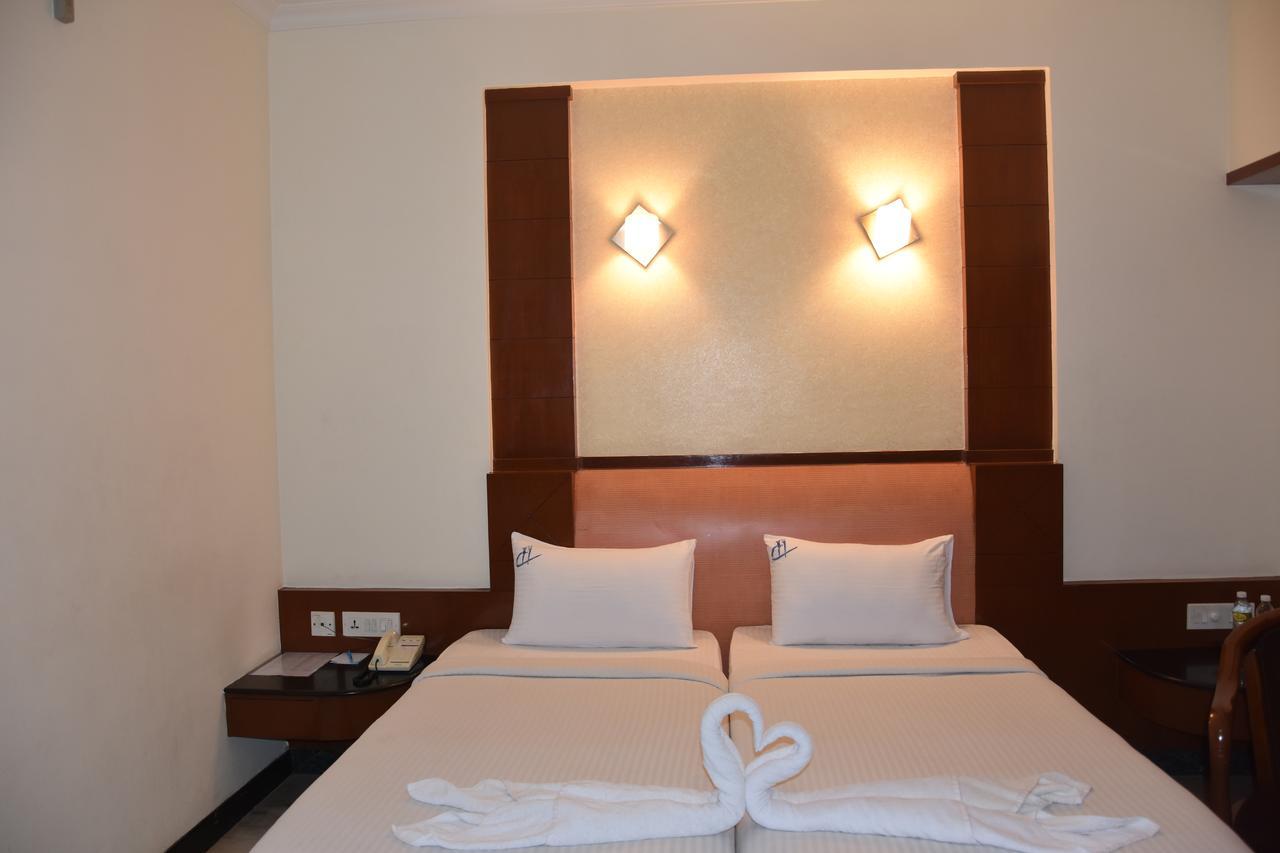 Ulo Chennai Deluxe Hotel Exterior foto